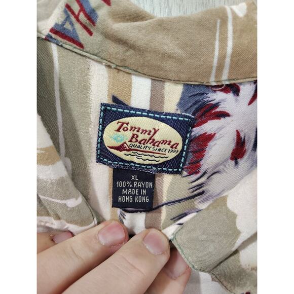 Tommy Bahama 100% Rayon Hawaiian Shirt Size XL Hong Kong Beach Cruise - Picture 4 of 7